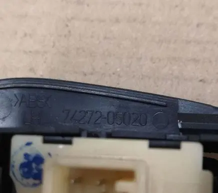 Toyota Avensis T250 Electric window control switch 7427205020