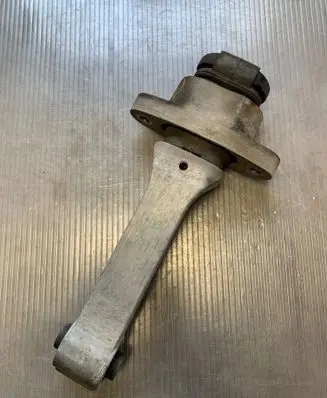 Hyundai Santa Fe Engine mount bracket 219502W000