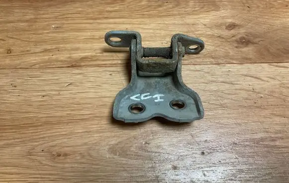 Toyota Avensis T250 Front door lower hinge 