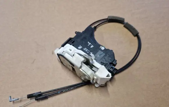 Mitsubishi L200 Rear door lock MN136720