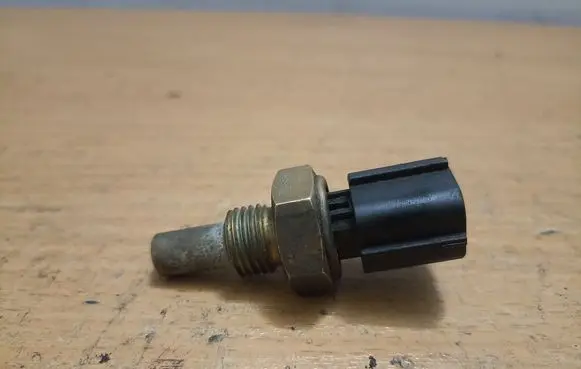 SsangYong Tivoli Coolant temperature sensor A1615423417