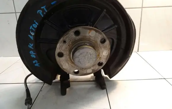 Audi A3 S3 8P Rear wheel hub spindle/knuckle 