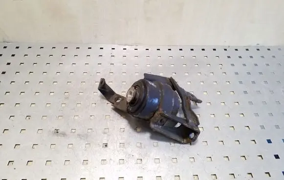 Toyota Avensis T250 Engine mount bracket
