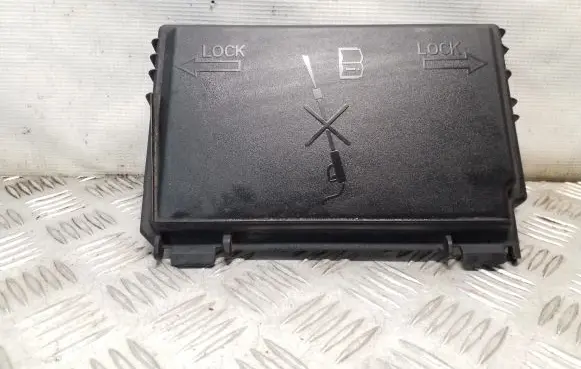 Opel Meriva B Fuse box cover 13246936