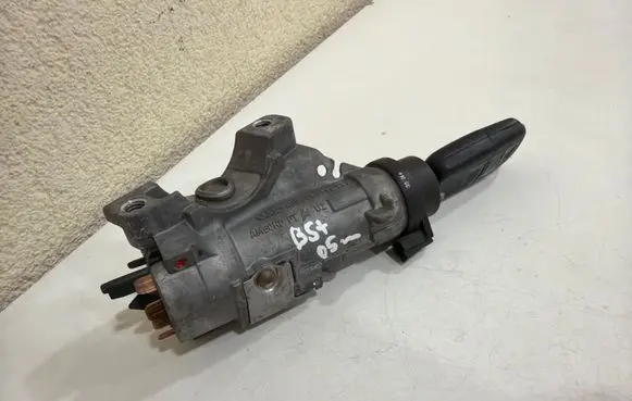 Volkswagen PASSAT B5.5 Ignition lock 4B0905851G