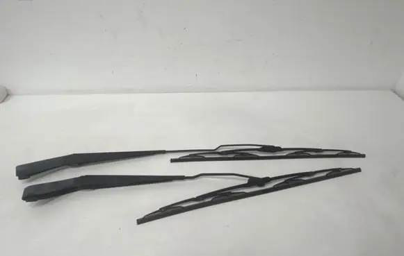 Volvo V70 Front wiper blade arm