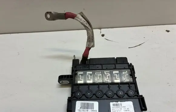 Renault Megane IV Battery relay fuse 241143738R