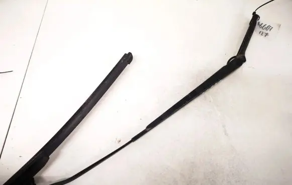 Ford Focus Front wiper blade arm xs4117527ab