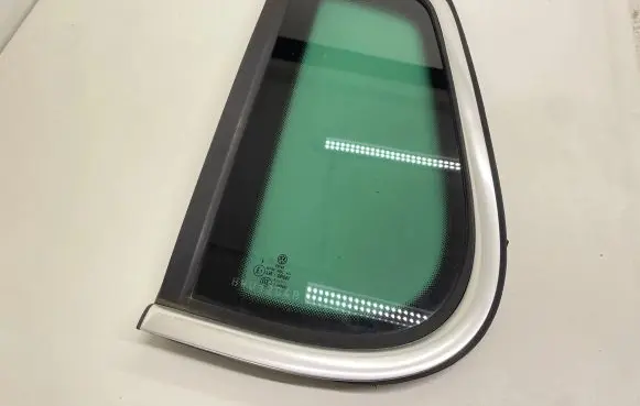 Volkswagen Tiguan Rear side window 5N0845041