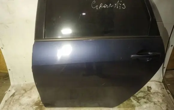 Mitsubishi Grandis Rear door melynos