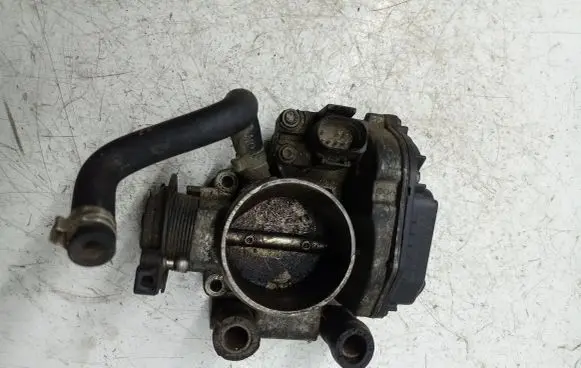 Volkswagen PASSAT B5 Throttle valve 058133063H