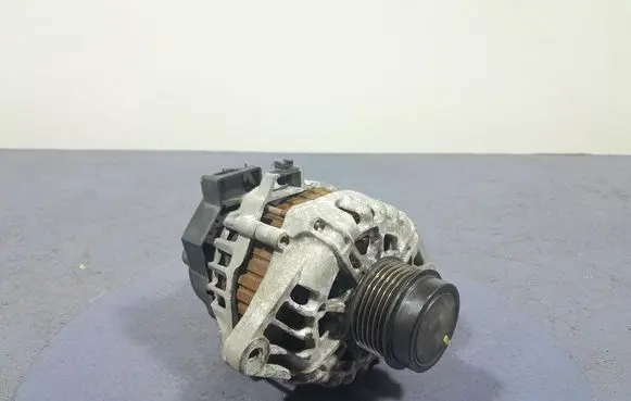 Hyundai i30 Generator/alternator 37300-2B700