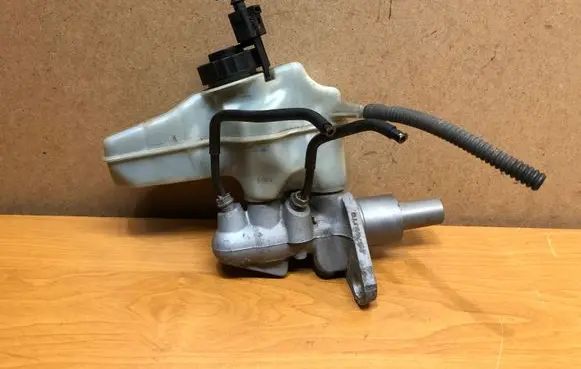 Volkswagen PASSAT B6 Master brake cylinder 3C2611301 5N0945459A 1K2611349A