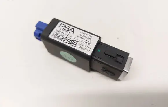 Opel Astra L USB socket connector 98483947VV 9848394880