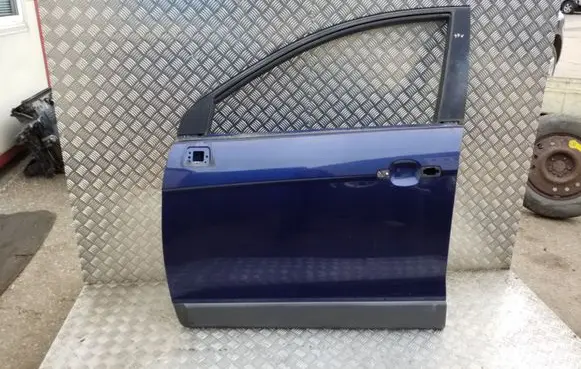 Chevrolet Captiva Front door