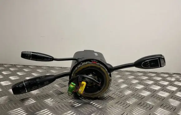 Wiper turn signal indicator stalk/switch