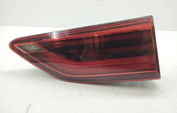 Volkswagen Golf VIII Tailgate rear/tail lights 5H0945094D