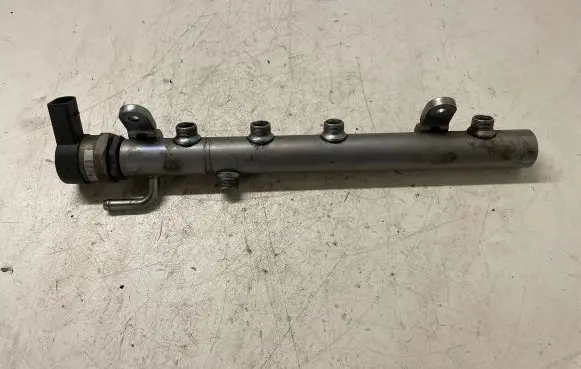 Mercedes-Benz E W211 Fuel main line pipe A6420700495 A6110780449