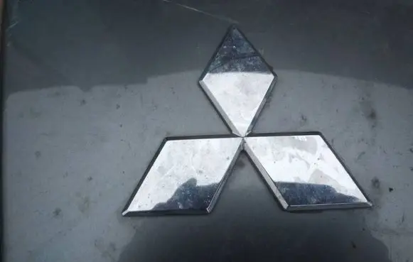 Mitsubishi Outlander Manufacturer badge logo/emblem 