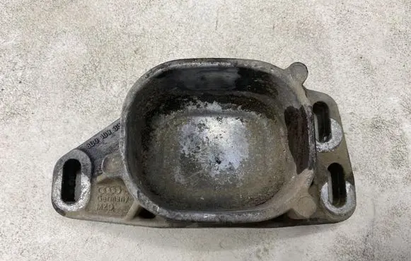 Audi A4 S4 B6 8E 8H Radiator support slam panel bracket 8D0199335Q 811780