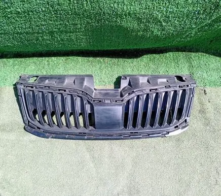 Skoda Octavia Mk3 (5E) Front bumper upper radiator grill 5E0853653A 3200201 1145130001
