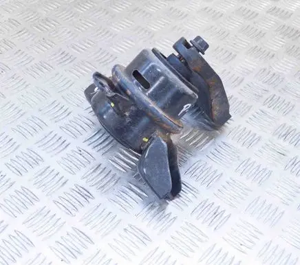 Hyundai i20 (PB PBT) Engine mount bracket