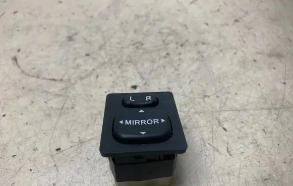 Toyota Corolla Verso AR10 Wing mirror switch 183574