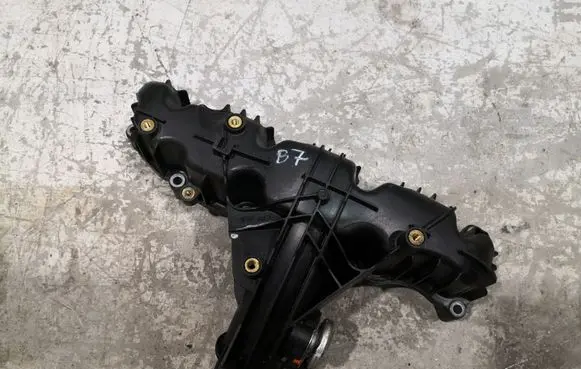 Volkswagen PASSAT B7 Intake manifold 03L129711A