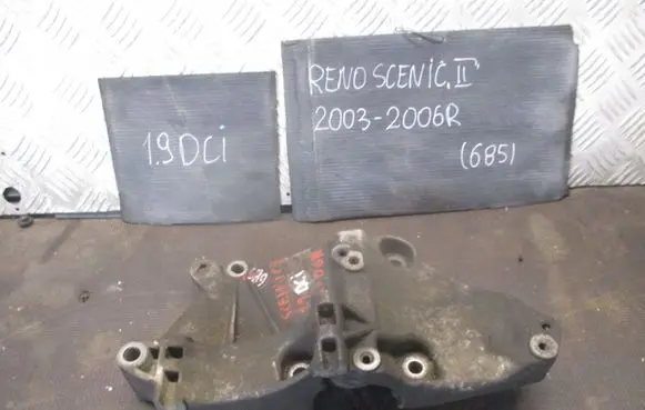 Renault Scenic II - Grand scenic II Generator/alternator bracket 