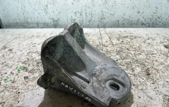 Nissan Maxima A35 Engine mounting bracket