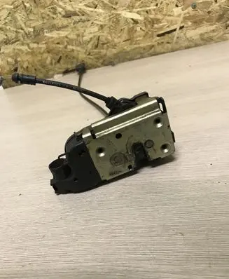 Renault Megane II Front door lock