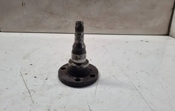 Volkswagen Golf III Stub axle 