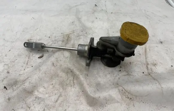 Master brake cylinder