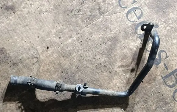 Volkswagen Touareg I Engine coolant pipe/hose 7L6121065AC 7L6121070AH