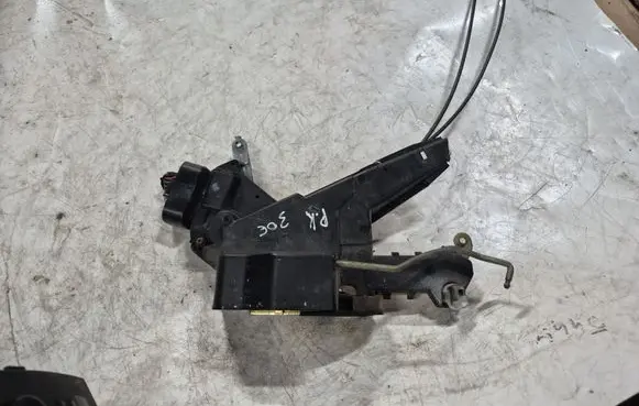 Toyota Corolla Verso E121 Front door lock