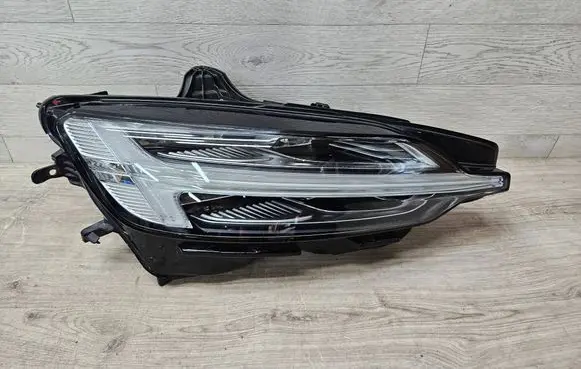 Volvo V60 Headlight/headlamp 26025906
