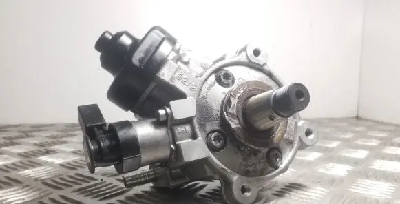 Skoda Octavia Mk3 (5E) Fuel injection high pressure pump 04L130755D