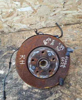 Nissan Qashqai J12 Front wheel hub spindle knuckle