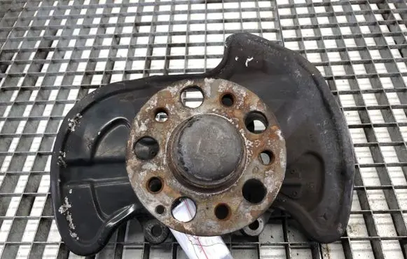 Mercedes-Benz C W204 Front wheel hub spindle knuckle