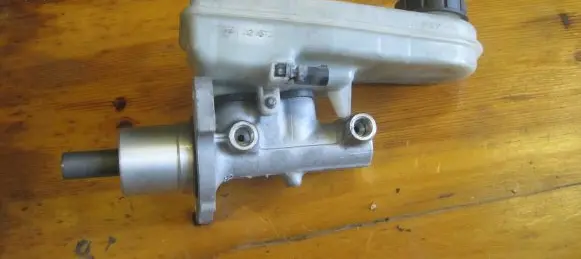 Smart ForFour I Master brake cylinder 32067272