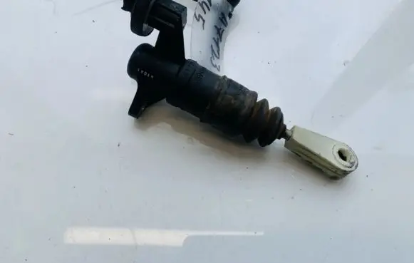 Volkswagen PASSAT B5 Clutch master cylinder 8e1721401