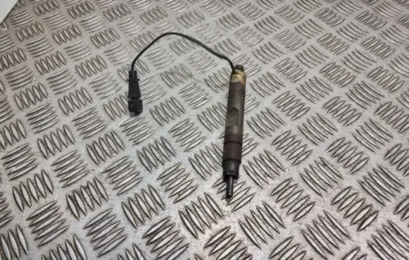Audi A4 S4 B5 8D Fuel injector 028130201S