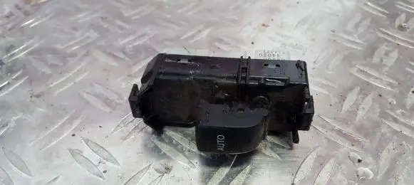 Toyota Avensis Verso Electric window control switch 8403044020 514777