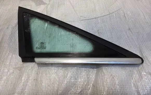 Ford C-MAX II Front triangle window/glass 