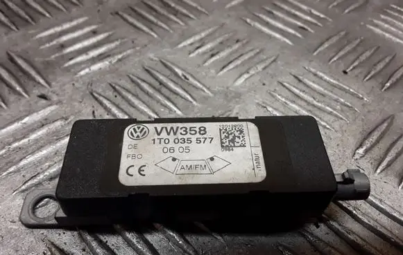 Volkswagen Touran I Aerial antenna amplifier 1T0035577