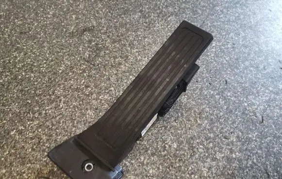Hyundai Santa Fe Accelerator throttle pedal 351902E000
