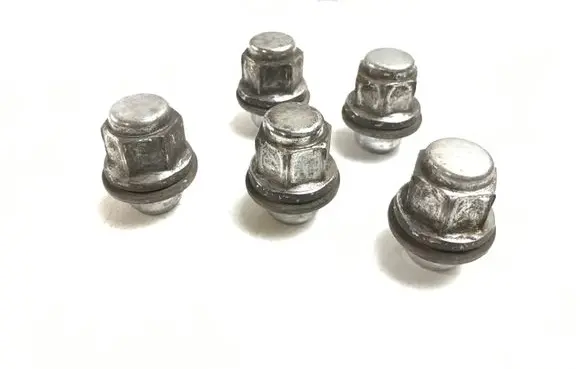 Toyota Avensis T270 Nuts/bolts 