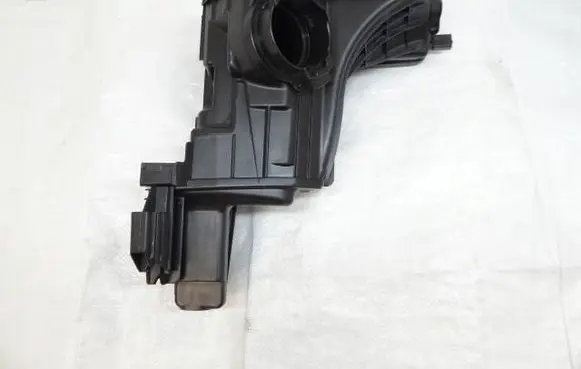 Peugeot 508 II Intake resonator 9833469680
