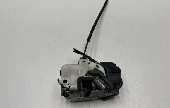 Opel Insignia A Front door lock