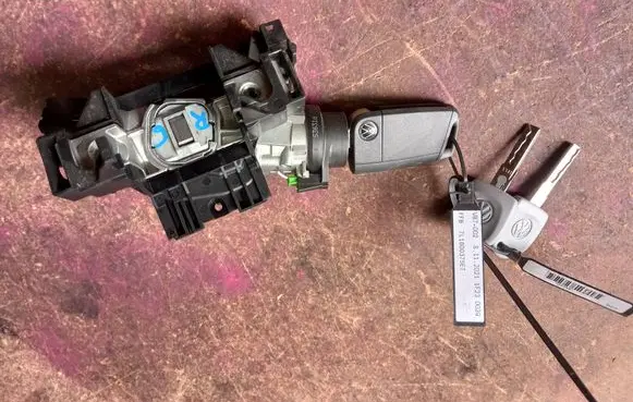 Volkswagen Jetta VI Ignition lock 1K0905851